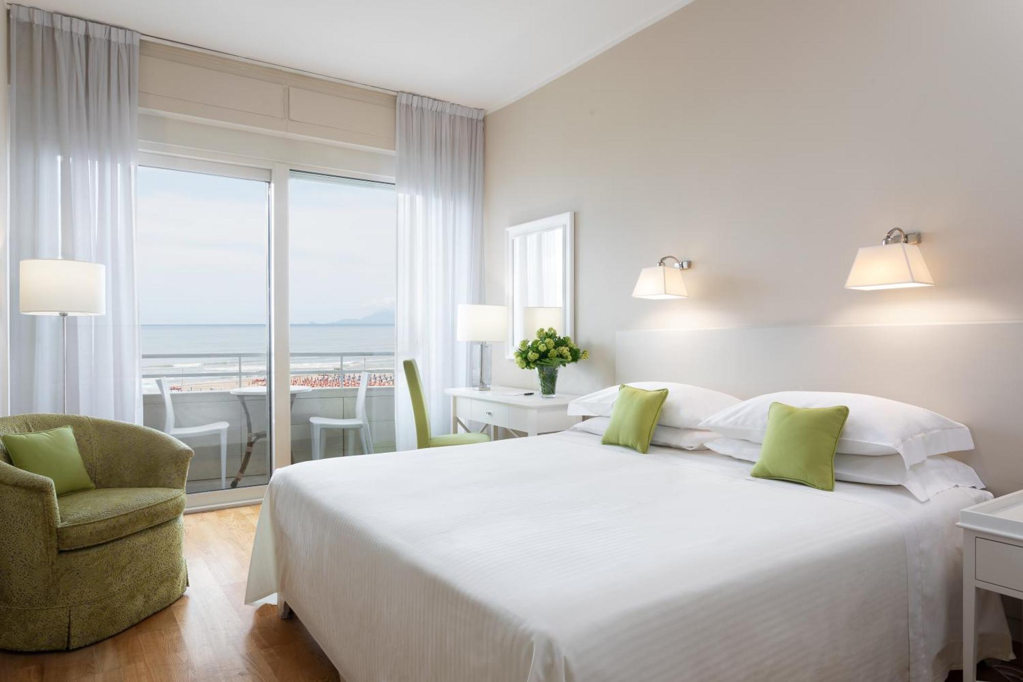 Chambre Double Deluxe - Vue Latérale sur Mer